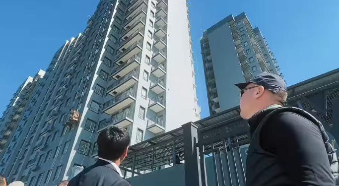 Туманбаев ипотекалык компания тарабынан курулуп жаткан үйлөрдүн курулушу менен таанышты