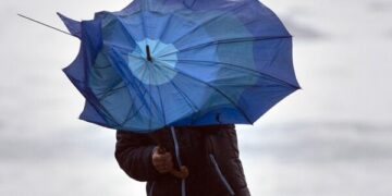 Ысык-Көлдө катуу шамал болуп жатат