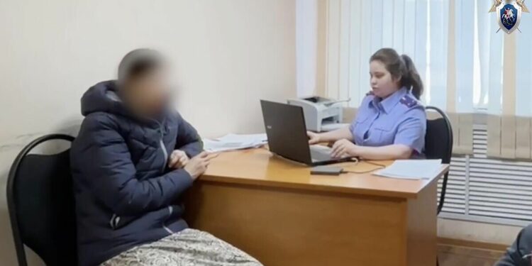 Орусияда эне 3 баласын өлтүрүүгө айыпталып жатат. Үрөй учурган жагдайлар айтылды