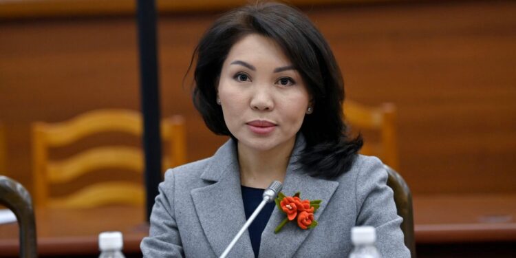 Депутат Сурабалдиева: «Саясаттагы бир дагы аялдын жолу оңой болгон эмес»