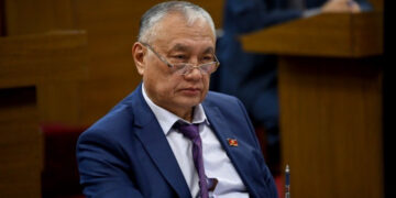 Мурдагы депутат Айжигитов менен жубайы кызматтык абалынан кыянаттык менен пайдаланууга шектелип жатат