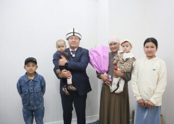 Ошто турак жайга муктаж болгон көп балалуу эки үй-бүлө жаңы батирге ээ болушту