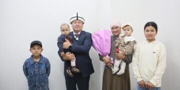 Ошто турак жайга муктаж болгон көп балалуу эки үй-бүлө жаңы батирге ээ болушту