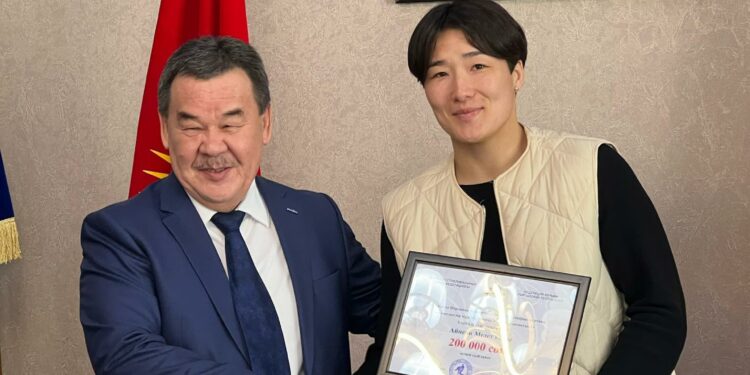 Айпери Медет кызы менен Эрназар Акматалиев Азия чемпиондугундагы жеңиши үчүн канча акча алды?