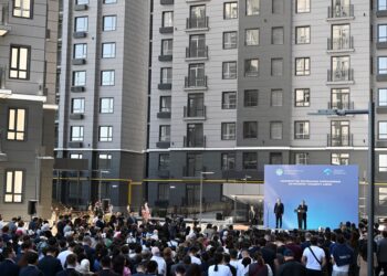 Садыр Жапаров: «Ар бир адам үйлүү болсо деп кыялданам, үйлүү болсоңор кубанам»