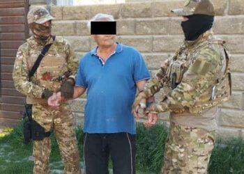 «30 миңге түшүрсөк болобу?» Орокто айдоо жерди көрүстөн катары сатууга шектүү кармалды