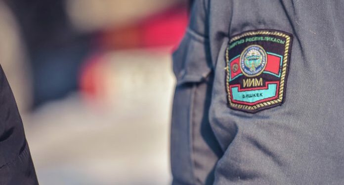 Милиция кызматкери жашы жете элек кыз менен жыныстык катнашта болгон деп шектелүүдө