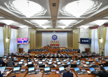 Жогорку Кеңеш депутаттарга алына турган унаалар боюнча түшүндүрмө берди