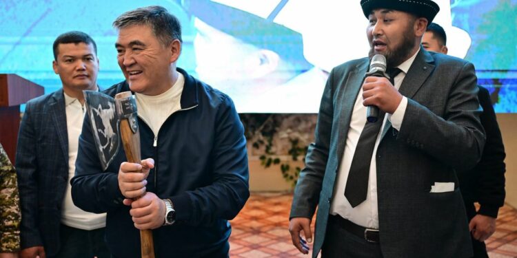 Камчыбек Ташиев Баткенде жергиликтүү эл менен жолукту