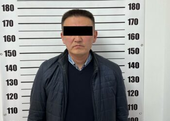 «Операция үчүн 90 миң сом сураган». Нарындагы травматология бөлүмүнүн башчысы кармалды