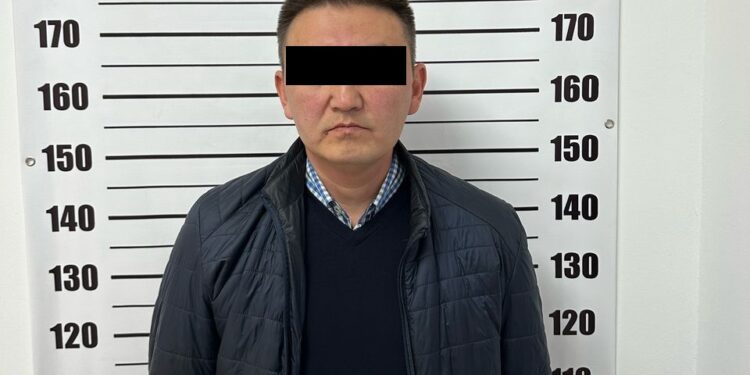 «Операция үчүн 90 миң сом сураган». Нарындагы травматология бөлүмүнүн башчысы кармалды