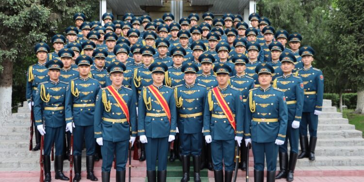 Улуттук гвардиянын жоокерлери парадга катышуу үчүн Москвага учуп кетишти