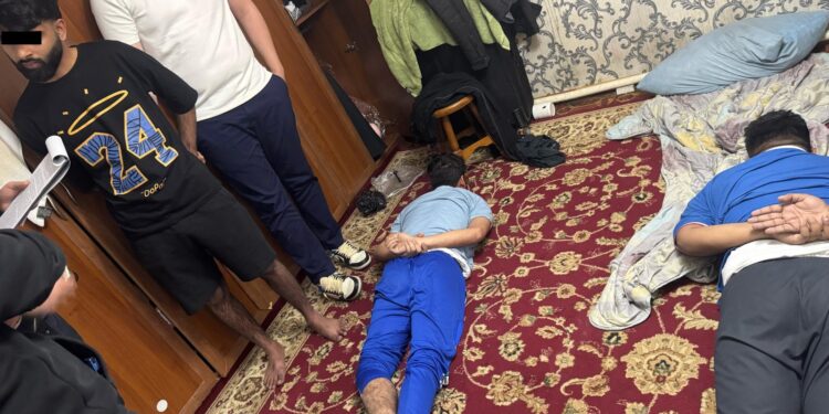 Кыргызстанга кирүүгө визаларды жасап жүргөн шектүү кармалды