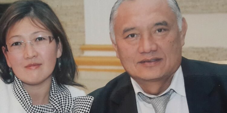 Мурдагы депутат Султанбай Айжигитов менен жубайы үй камагына чыгарылды