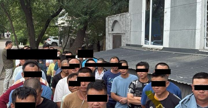 Кыргызстанга туристтик виза менен келип, курулушта иштеп жүргөн 39 кытайлык аныкталды