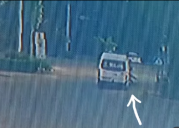 Бишкекте айдоочу самокатчан өспүрүмдү сүзүп кеткен видео тарады