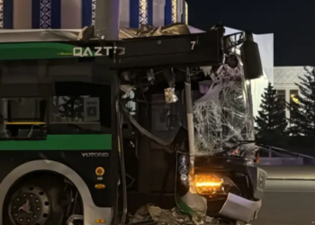 Астанадагы автобус кырсыгы. Буту кесилген 8 жаштагы кыздын абалы айтылды