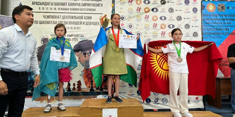 Аида Салянованын кызы Борбор Азиянын шахмат боюнча биринчилигинде 3-орун алды
