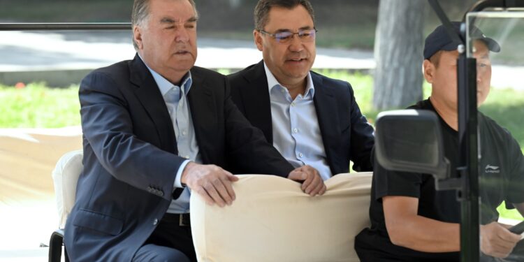 Садыр Жапаров Эмомали Рахмон менен Чолпон-Атада жолугушту