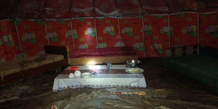 Ысык-Көлдө сел 30 боз үй, 4 соода күркө, 5 конок үйдү каптап, 70 адам эвакуацияланды