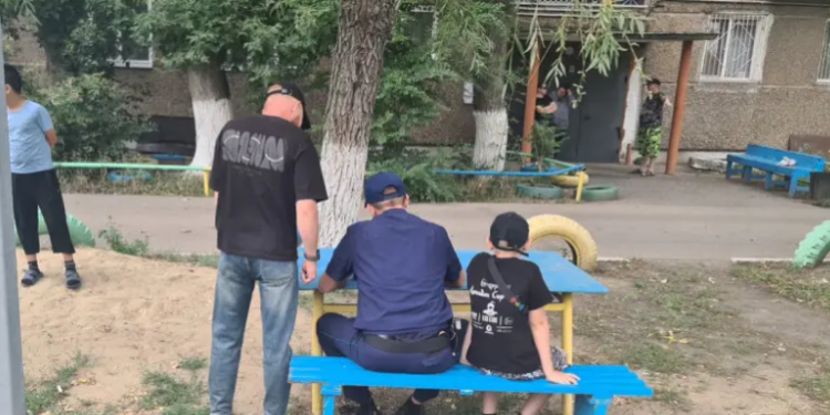 «Мурда да секирген». Казакстанда аял терезеден балдарын түртүп жиберип, өзү да бой таштаган