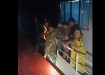 Ысык-Көлдө кайык менен жээктен алыстап кеткен 5 жаран караңгыда табылды