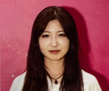 Бишкекте Нурайым Мурзаканова изделип жатат