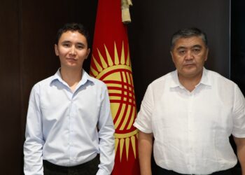 Камчыбек Ташиев Кембридж университетине окууга өткөн Ногойбаевге каржылык колдоо көрсөттү