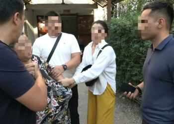 Оштогу мектеп-гимназиянын завучу 10 миң сом алып жаткан жеринен кармалды