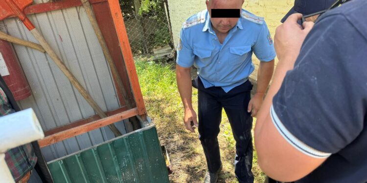 Аксыда милиция кызматкерлери кармалды