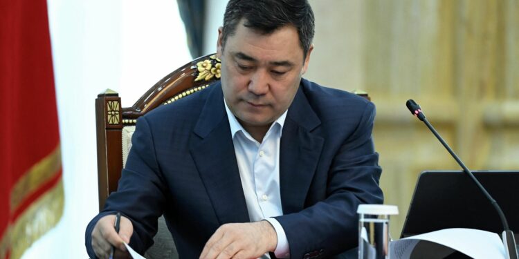 Калктын жана ишкерлердин салыктык жүгүн азайтуу маселелери боюнча айрым мыйзам актыларына өзгөртүүлөр киргизилди