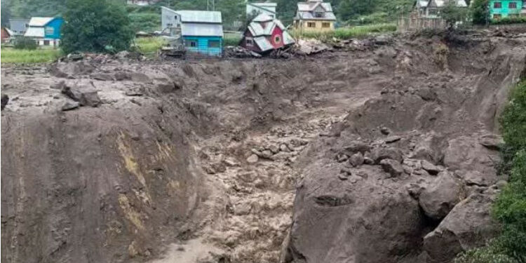 Индияда суу ташкынынан 50 адам каза болуп, 100 киши жаракат алды