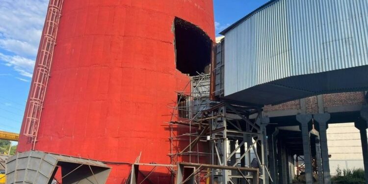 Орусияда темир конструкция кулап, 3 адам каза болду. Жабыркагандардын арасында Кыргыз жарандары бар экени айтылды