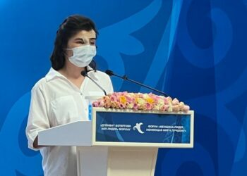 Мурдагы күйөөсү тарабынан кулак-мурду кескиленген Асел Ногойбаева форумда сөз сүйлөдү