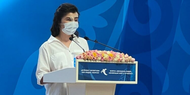 Мурдагы күйөөсү тарабынан кулак-мурду кескиленген Асел Ногойбаева форумда сөз сүйлөдү