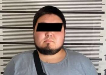 Бишкекте өспүрүм менен чатакташып, унаанын күзгүсүн сындырган шектүү кармалды