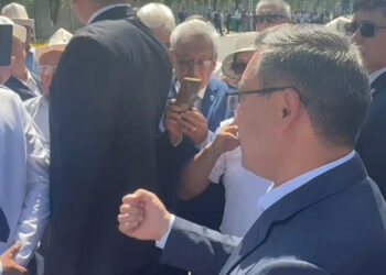 «Маңырайып 5 мүнөт турасыңар». Президент автобустун айдоочуларына кайрылды