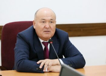 «Каяктан мынча дүнүйө?». Мэр Токторбаев прокурордун үйүнө барды