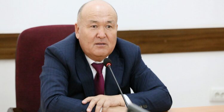 «Каяктан мынча дүнүйө?». Мэр Токторбаев прокурордун үйүнө барды