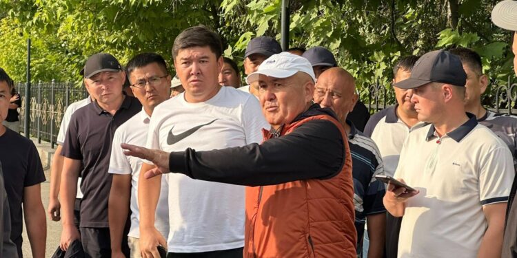 Ак-Бууранын корук аймагын ээлеп алган экс-чиновниктердин курулуштары буздурулууда