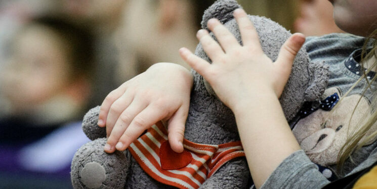 «Туугандарына таштаган». Ысык-Атада 4 жаштагы кыз зордукталган