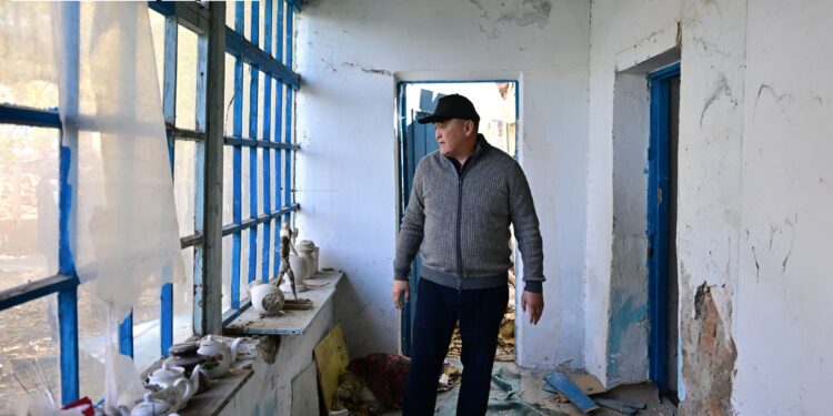 Жалал-Абадда облустук көркөм сүрөт жатак-мектебинин ачылыш аземи өттү. Ал мурда кандай эле?