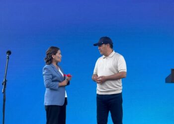 Садыр Жапаров Каракол шаарынын тургундарына 420 жаңы батир тапшырды