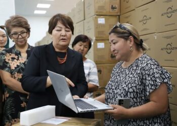 Мугалимдерге 27 миңден ашуун ноутбук берилет