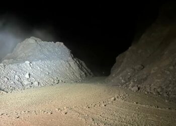 Арал-Казарман жолуна таш кɵчкү түшүп, бир тараптуу каттам берилди