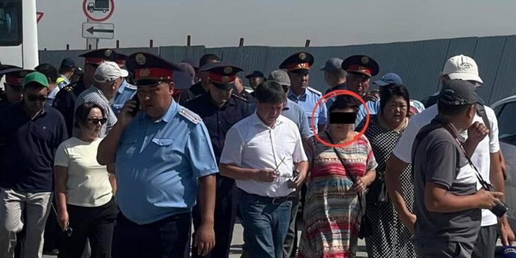 Бишкекте мыйзамсыз курулуштарды бузуу учурунда тоскоолдук жараткан уюштуруучу кармалды