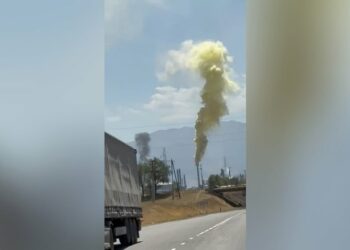 Кара-Балтадагы «Жунда» заводунан чыккан сары түтүн. Экологиялык жана техникалык көзөмөл кызматы эмне дейт?