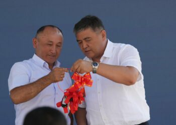 Нарында 15 миллиард сомго 127 ири долбоор ишке ашууда, облус боюнча 200 чакырым жол асфальтталат