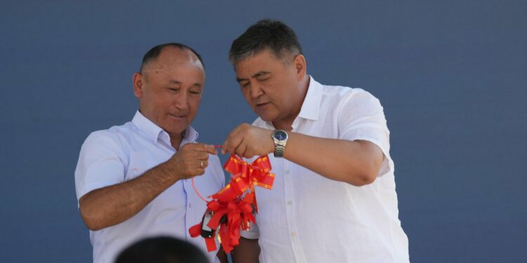 Нарында 15 миллиард сомго 127 ири долбоор ишке ашууда, облус боюнча 200 чакырым жол асфальтталат