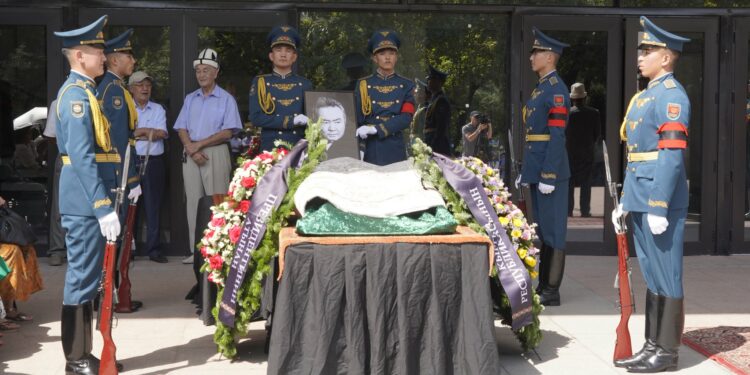 Кыргыз Эл жазуучусу Өскөн Даникеев акыркы сапарга узатылды